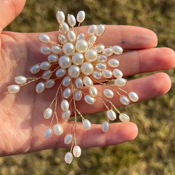 Elegant Pearl Floral Brooch Vintage Inspired Statement Accessory - Picture 3 of 16